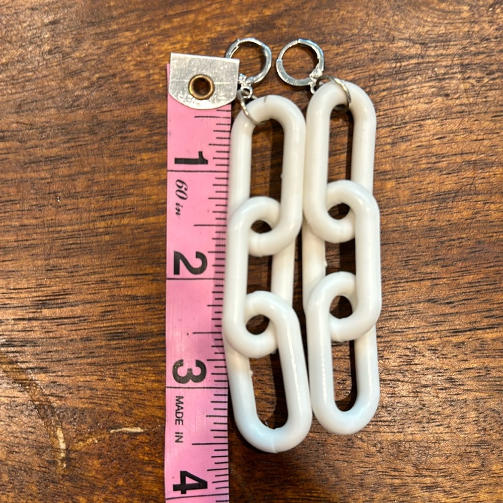 Gr8dane World Chunkie Chain Earrings - White